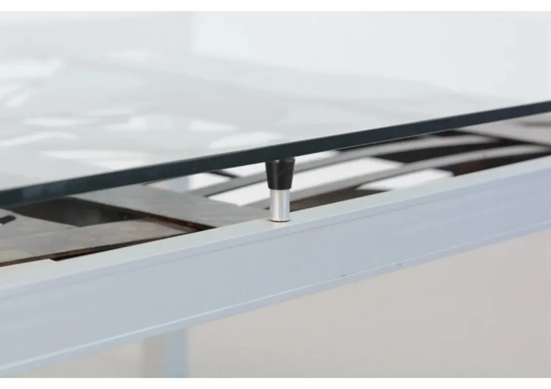 IJzeren kunst, glazen salontafel