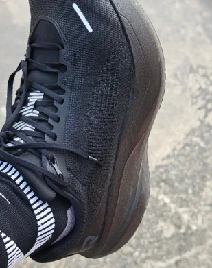 

2025 Neutral Running Shoes Men's Women's Lightweight Sports Shoes Breathable Comfortable Soft Sole Tennis Shoes