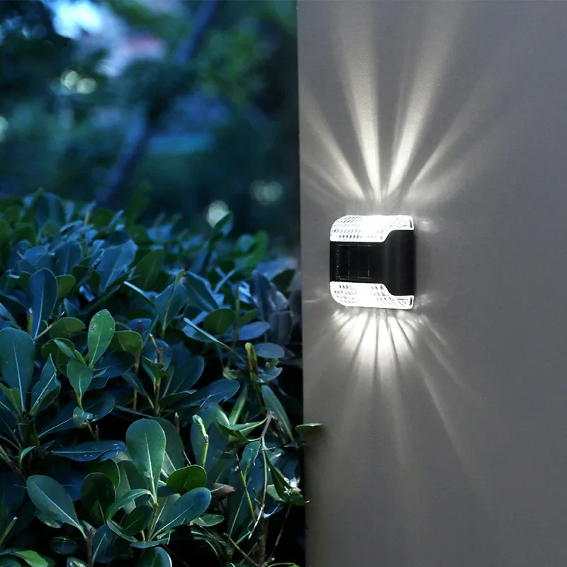 Lampe solaire à 2LED avec contrôle intelligent de la lumière, imperméable, éclairage d'extérieur, luminaire décoratif, idéal pour un jardin, une clôture ou une cour, 5W