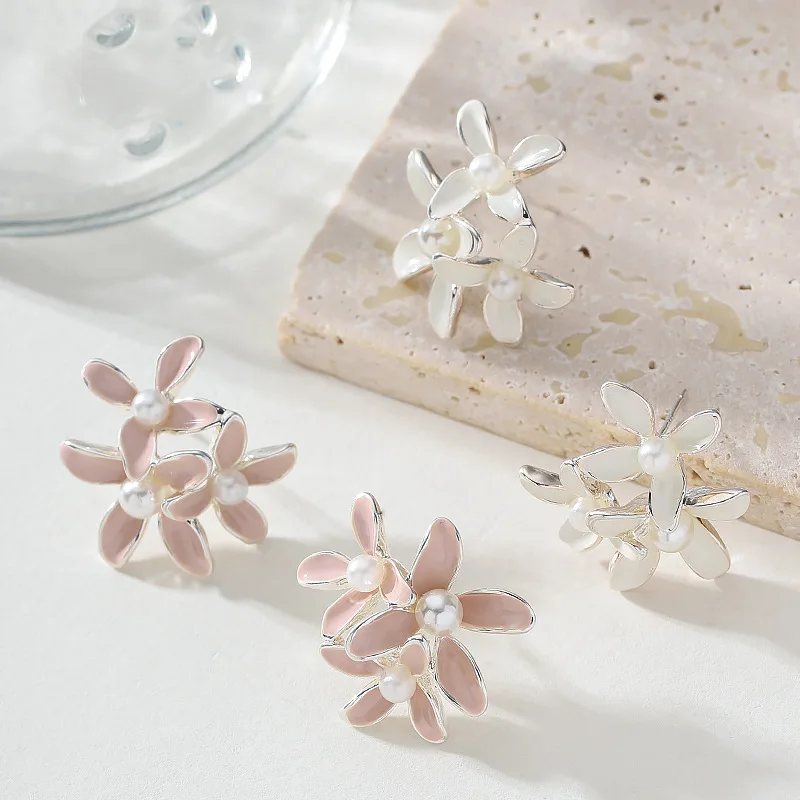 

Sweet temperament holiday style enamel drip glaze inlaid pearl flower stud earrings light luxury high-end earrings for women