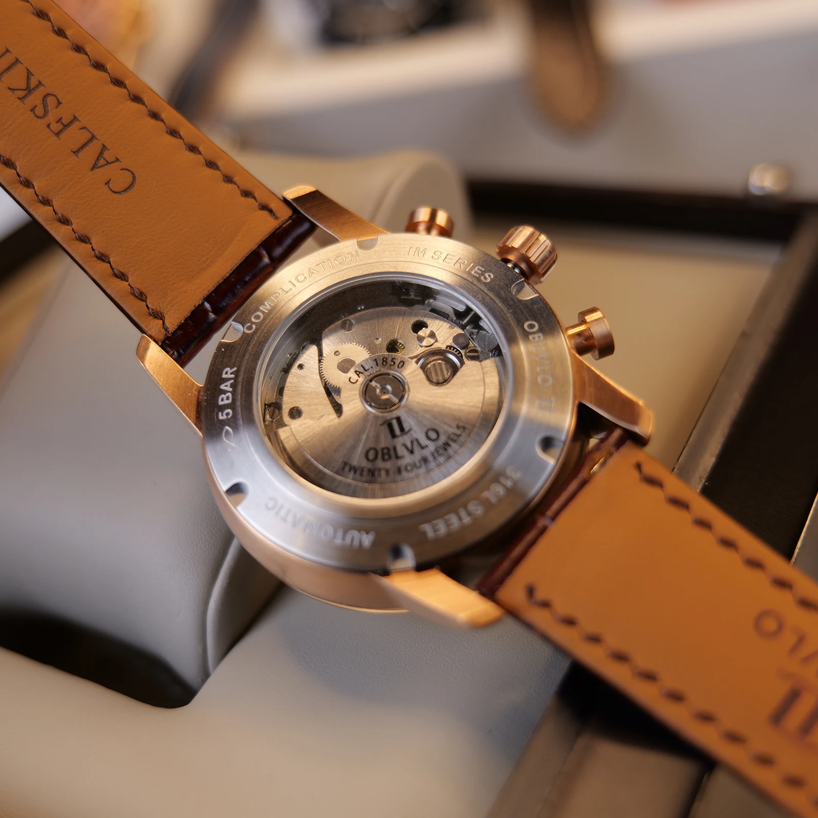 OBLVLO ساعة ميكانيكية متعددة الوظائف للرجال أوتوماتيكية للأعمال كريستال الياقوت تقويم غير رسمي ساعات جلدية IM-MUT
