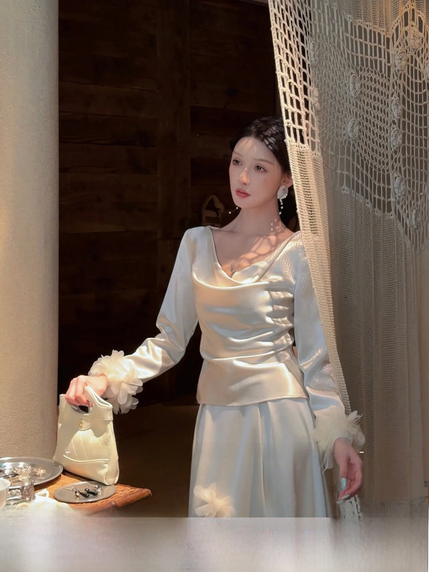 

Original Elegant Ladylike White Magnolia Early Spring Gentlewoman Style Long Skirt Set Women's Fashion Set T-Shirt Long Sleeve