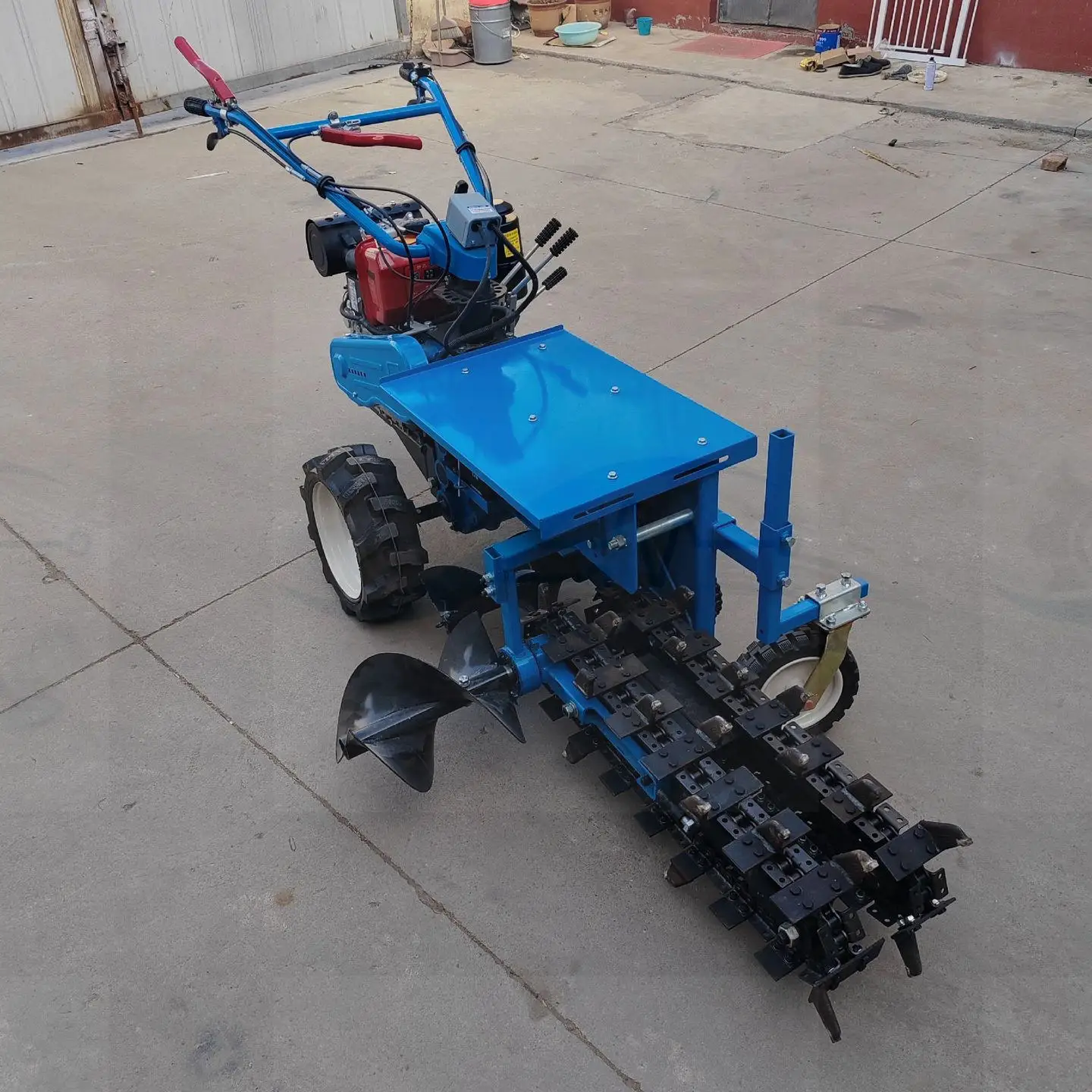 Self-Propelled Chain Trencher Mini Chain Ditching Machine for Greenhouse Narrow Passage Yam Burdock Sugarcane Harvesting