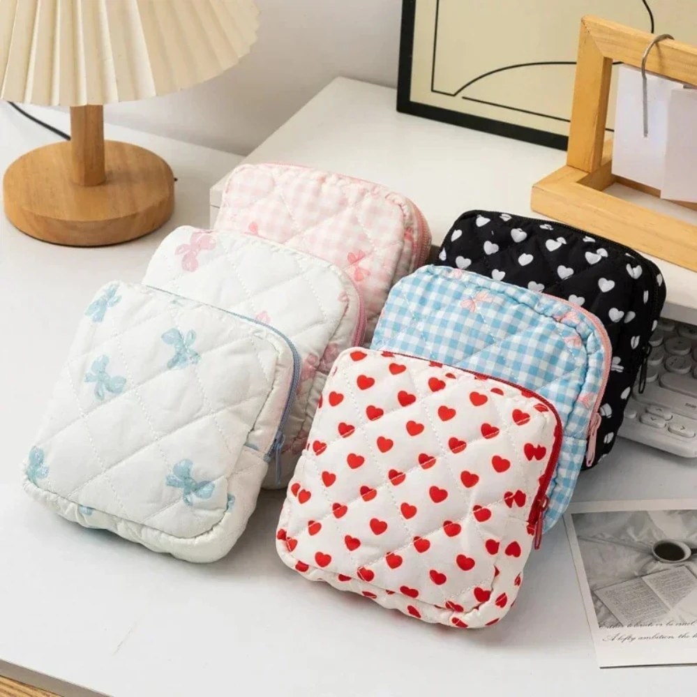

Heart Print Sanitary Napkins Storage Bag Feminine Period Pouch Portable Tampon Organizer Bag Mini Makeup Lipstick Storage Pouch