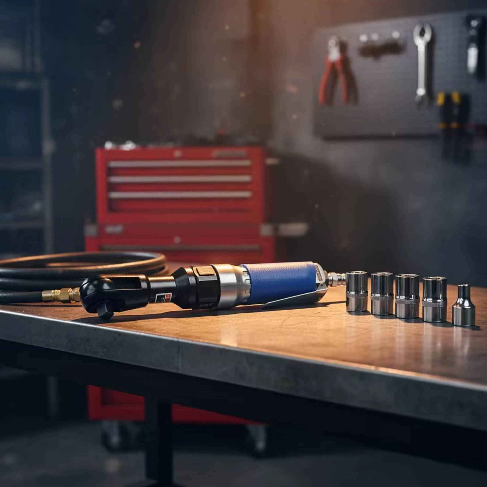 90-Degree Air Ratchet Reversible Air Ratchet Wrench 90-Degree Force Wrench High Rotational Force Power Tool Compact Body