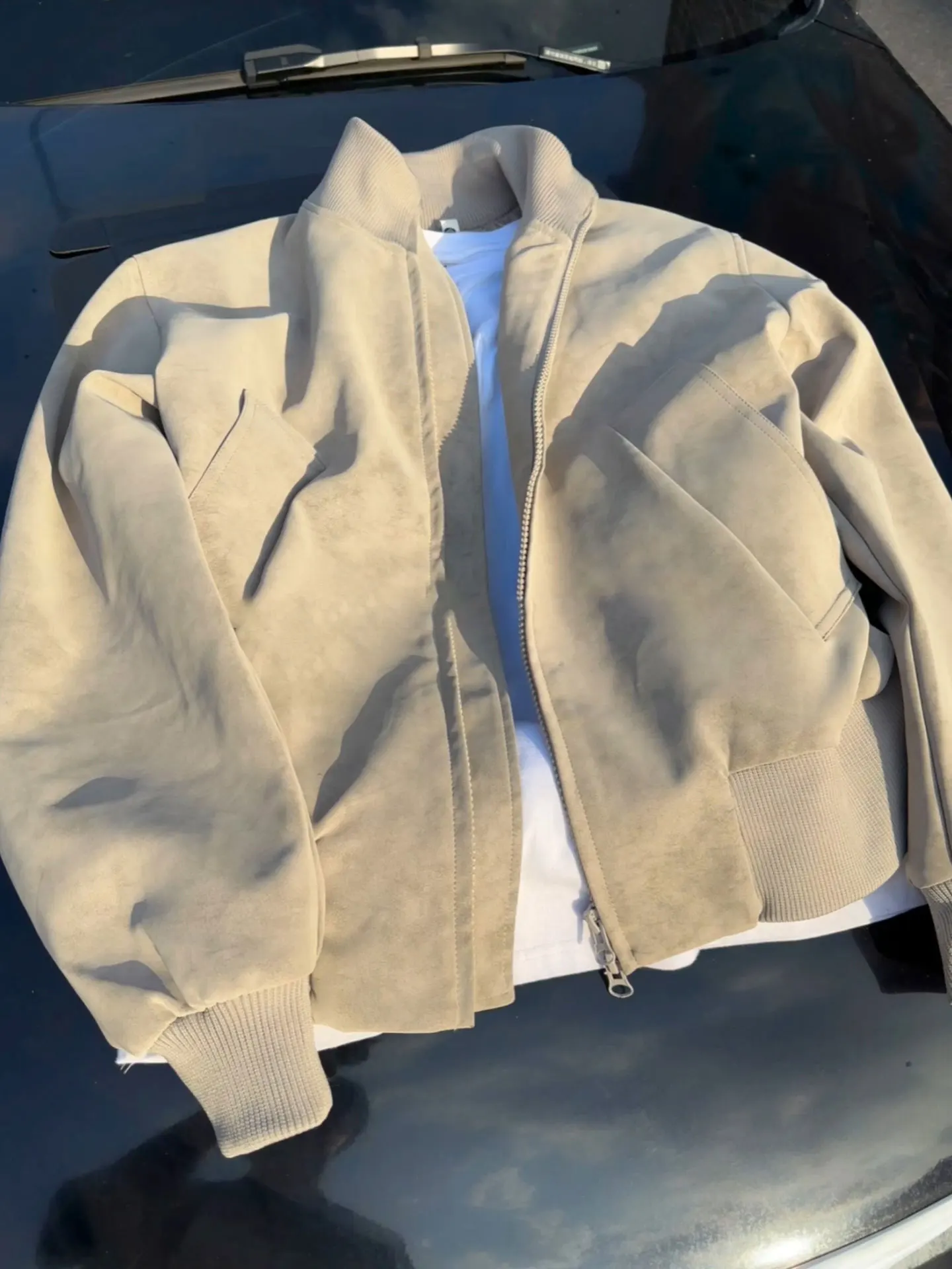 

Мужская осенняя куртка-бомбер из искусственной кожи в стиле американского стритстайла с эффектом тай-дай, приталенного кроя, с воротником-стойкой, премиум-класса, в бейсбольном стиле