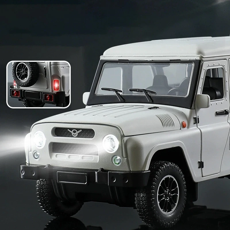 UAZ HUNTER-Modèle de voiture en alliage pour enfants, son et lumière, jouet de collection, cadeau d'anniversaire, Russie, 4x4, 1:18