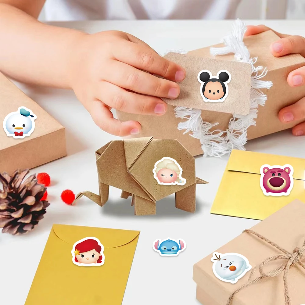 500 pz/rotolo Disney Tsum Tsum Adesivi Decalcomanie Graffiti Cassa Del Telefono Skateboard Auto Kawaii Decalcomanie Per Bambini Ricompensa Adesivi Regalo