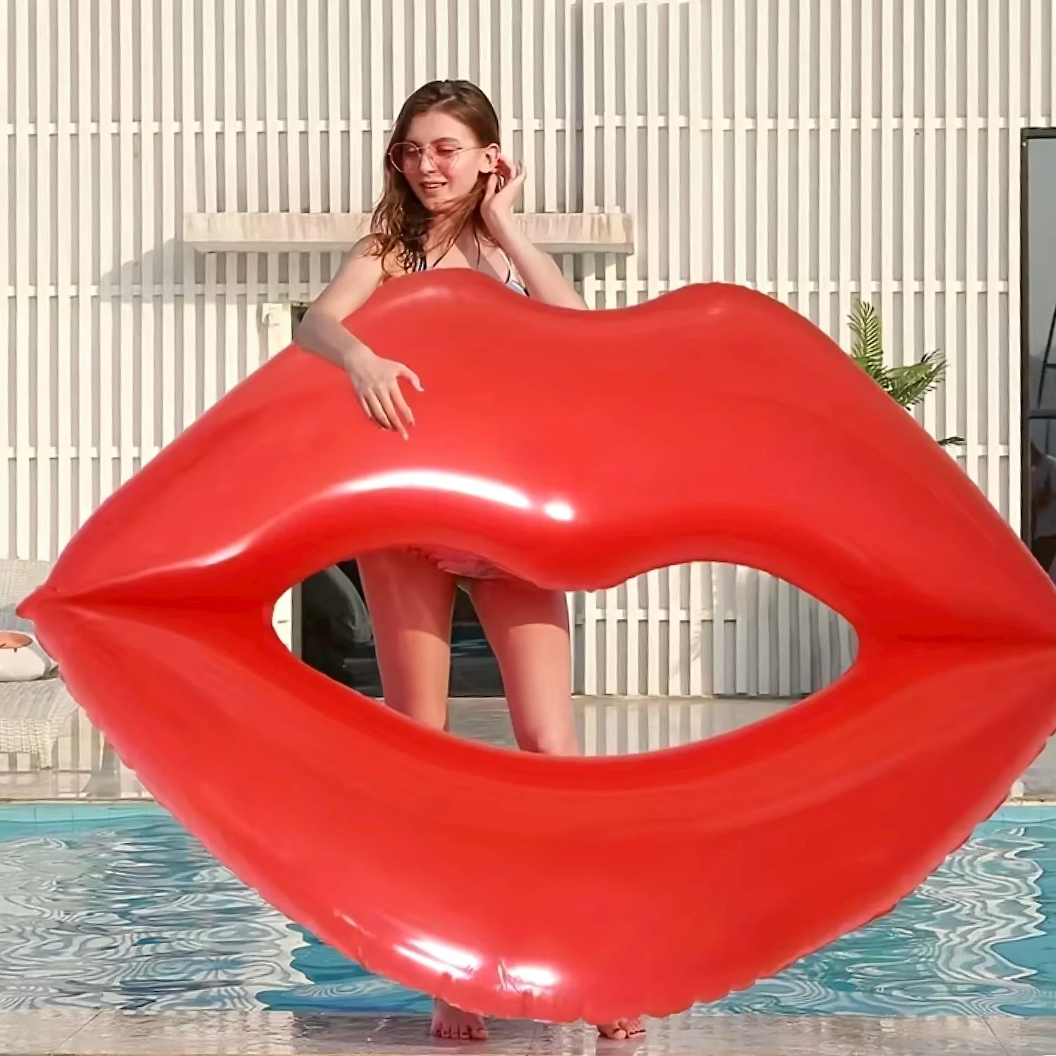 1pc Giant Red Lips Pool Float-Inflatable Water Toy , Valentine Swimming Lounger Ideal for Summer Beach,Pool Party & Water Sport