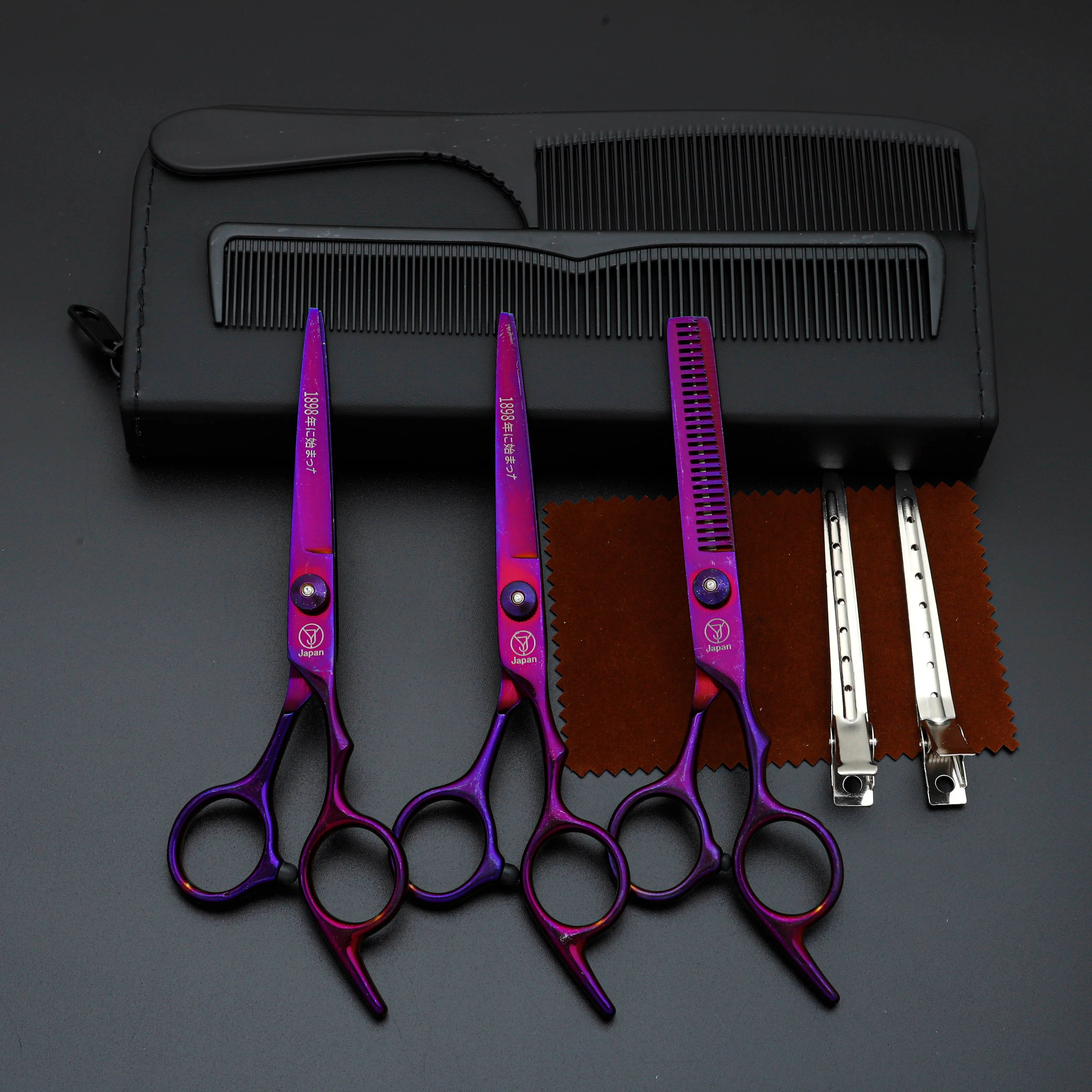 

Изысканный фиолетовый парикмахерский набор, позволяющий вам подстригать волосы дома, не выходя из дома. Набор из 2 предметов, набор из 3 предметов