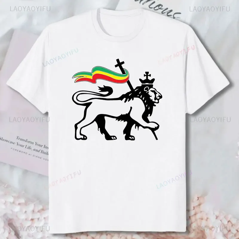 Lion of Judah Carrying Rastafari Flag Art Rasta Weed  Men Top T-Shirt Black Cool Casual Cotton T Shirt Men Clothing Ropa Hombre