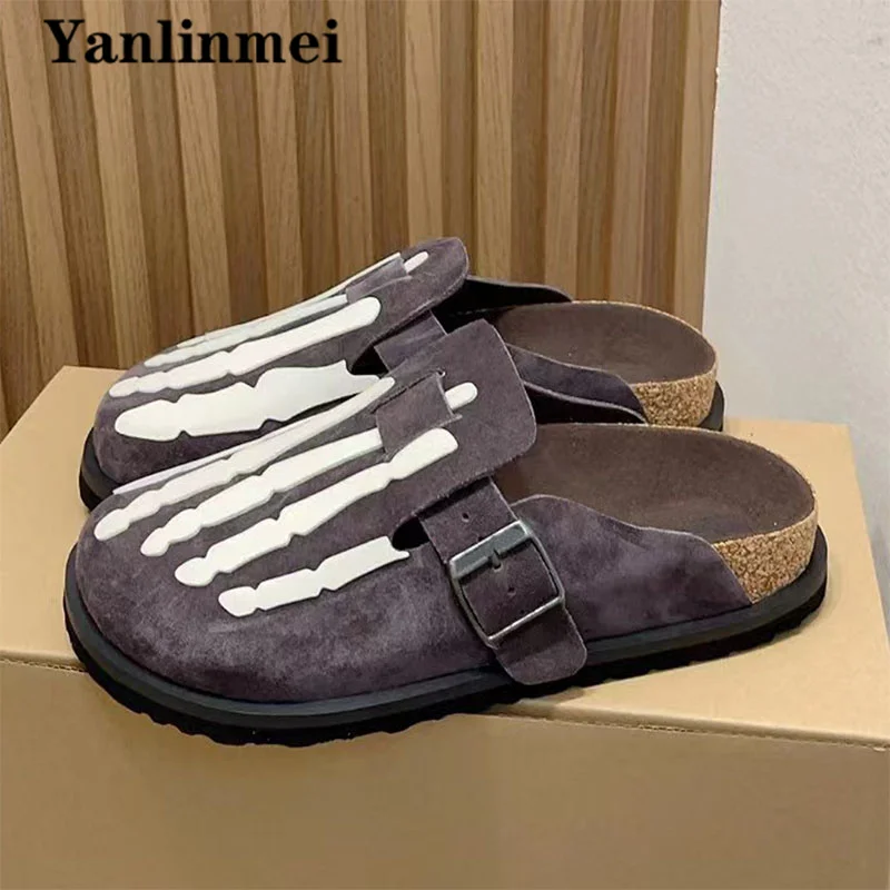 Sandal wanita kulit Suede, baru sandal wanita ujung bulat, gesper logam, liburan, kasual, nyaman, sol tebal, sandal setengah wanita