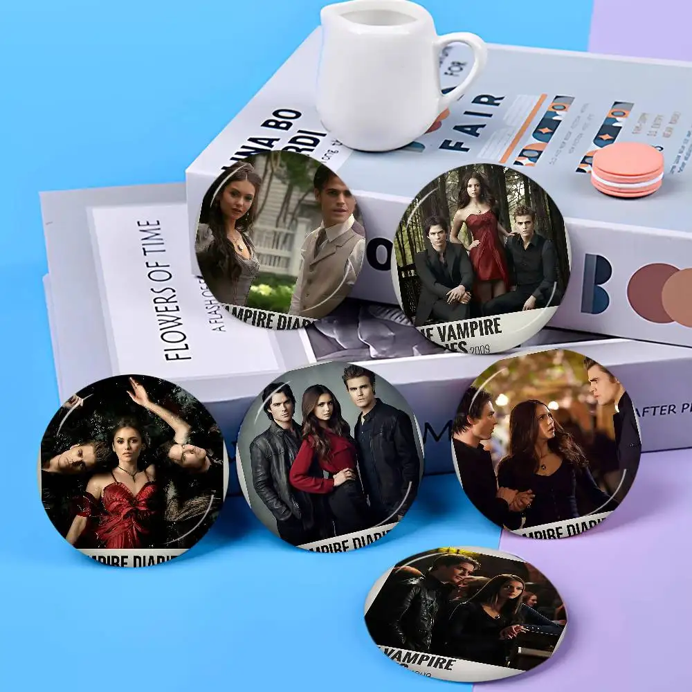 Новые броши по фильму «Дневники вампира»: мягкие значки-пины с забавным мемом «Гнапи на скейтборде», коллекционные подарки для геймеров