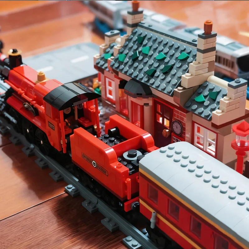 New 1074Pcs Vintage Red Steam Train Building Blocks Set DIY Construction Kit Classic Toys Gift for Kids Adults Train Enthusiasts