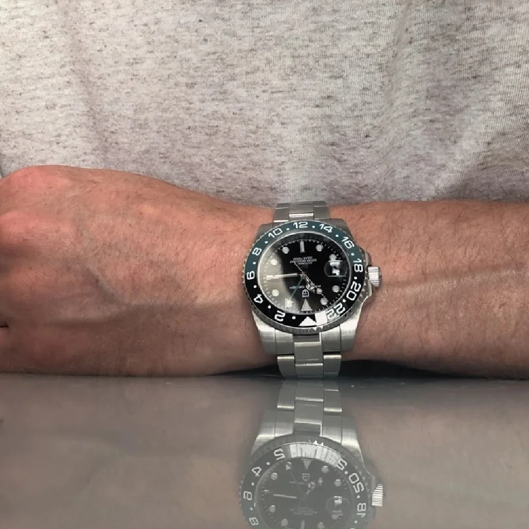 V3นาฬิกากลไกอัตโนมัติดีไซน์ใหม่ NH34หรูหราสำหรับผู้ชายกระจกแซฟไฟร์หรูหราขนาด40มม. นาฬิกาข้อมือเซรามิก GMT กันน้ำได้100เมตร