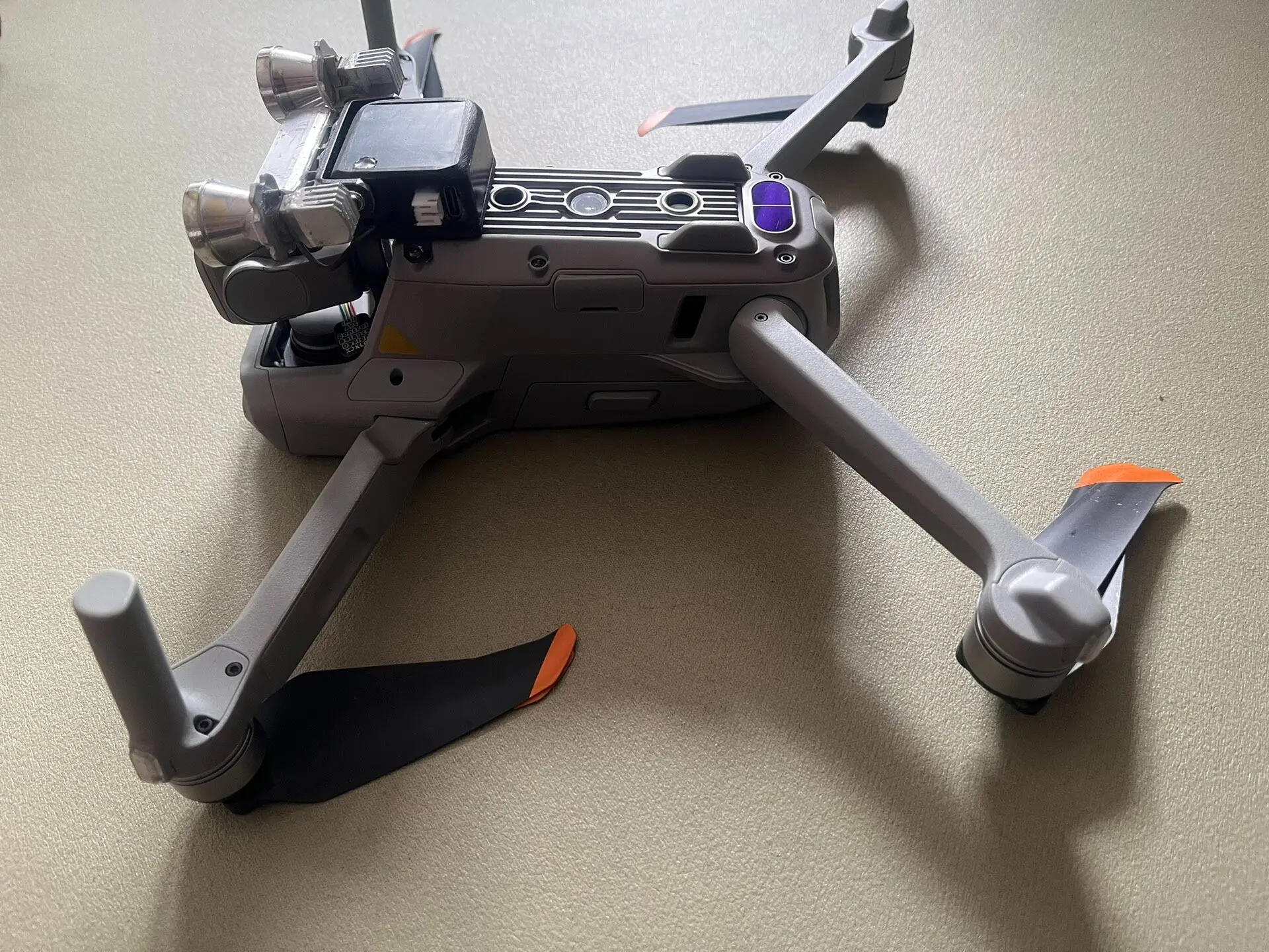 Unmanned aerial vehicle gimbal follow-up searchlight, suitable for Yu3pro, DJI Yu3, Air3, Mini3pro follow-up searchlight