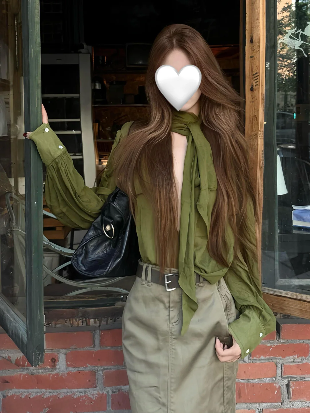Elegante Conjunto de Dos Piezas para Mujer, Camisa Verde Oliva, Estilo 2026, con Falda Cruzada Verde Caqui