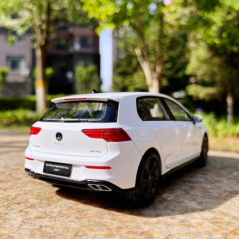 1:18 Volkswagen Golf R-Line 8th Generation High Simulation Diecast Car Metal Alloy Model Car gift collection decorative toy