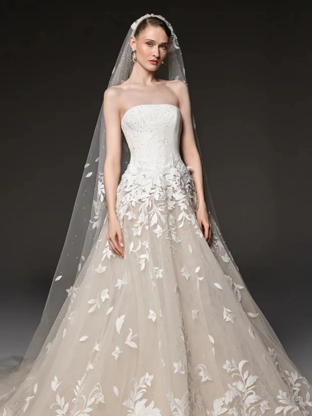 New Arrival 3D Floral Lace Wedding Dress Strapless A-Line Champagne Tulle Bridal Gown No Veil Beaded Long Train Customized Wear