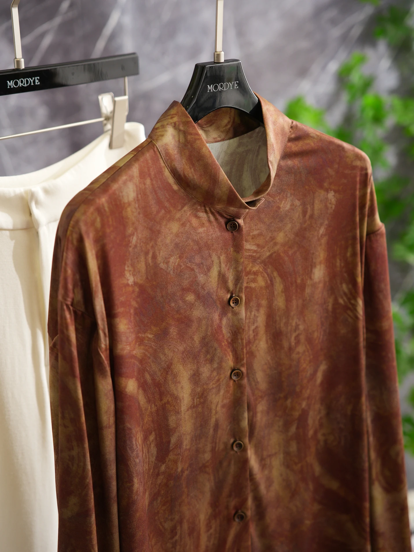 

Женская модная блузка-рубашка свободного кроя с длинными рукавами из шелка с золотым напылением и янтарным градиентом, в традиционном китайском стиле