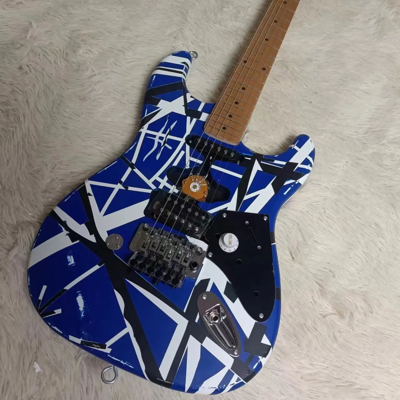 

Good Timbre Edward Eddie Van Halen Heavy Relic Red FrankenBlack White Stripes Floyd Rose custom guitars high quality