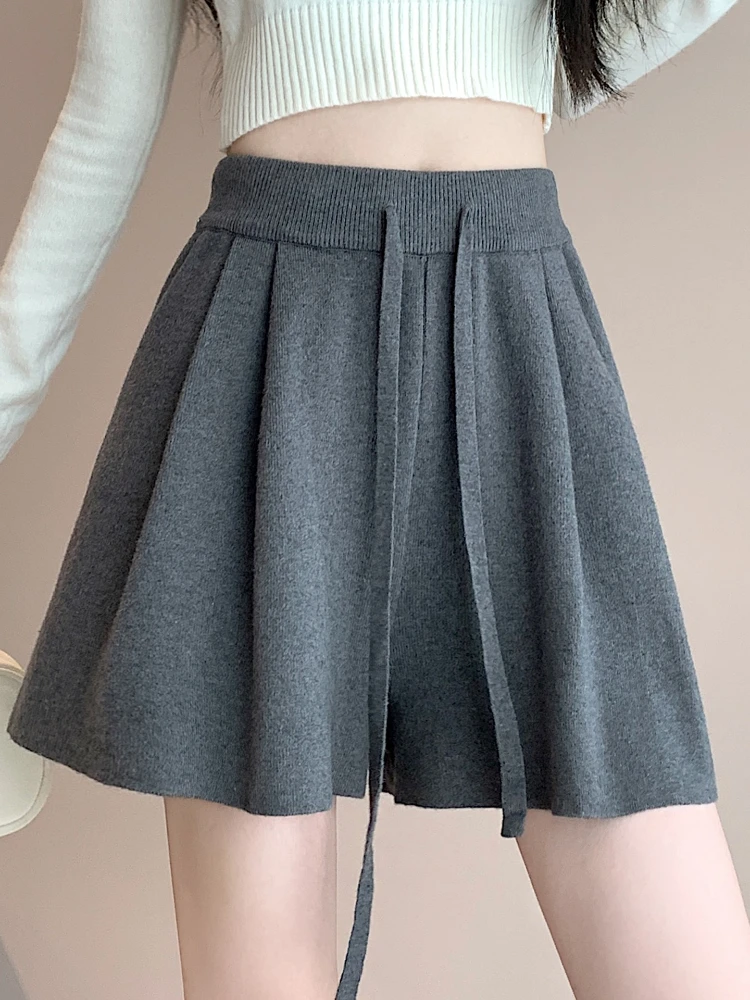 

Knitted wide leg shorts for women in autumn and winter elastic high waisted loose casual and versatile A-line pants