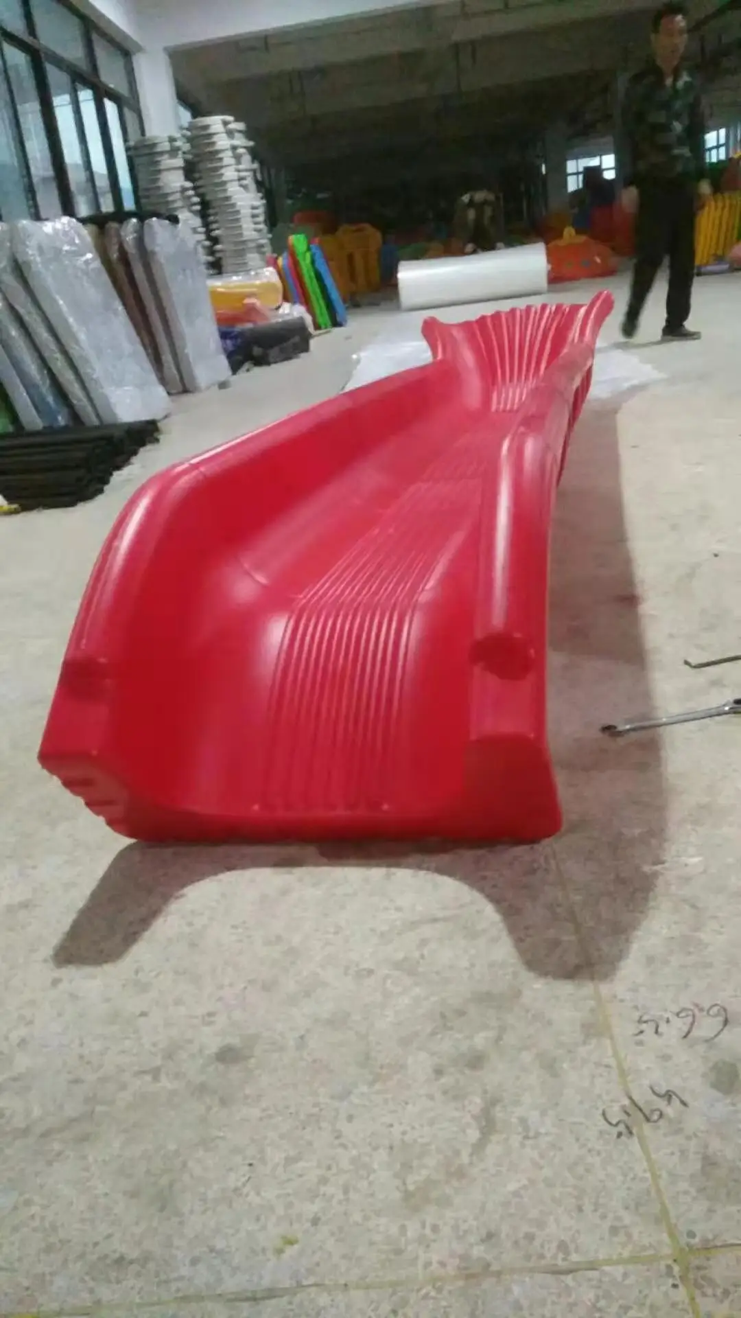 معدات ملعب كبيرة في الهواء الطلق مجموعة أرجوحة ومنزلق متعددة الأشخاص للاستخدام في الحديقة أو مركز تسوق2026