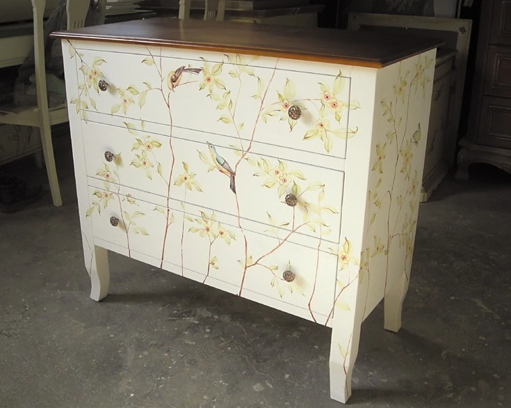 hand-painted paintings of birds and flowers are mostly used in chests of drawers and solid wood chests of drawers