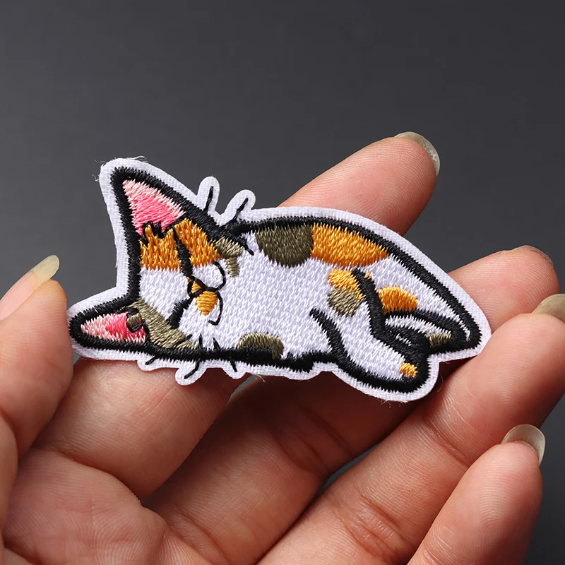 Spotted Cat Size: 6.3x3cm patches Cloth Cartoon animals Embroidered Applique Sewing Clothes Apparel Accessories