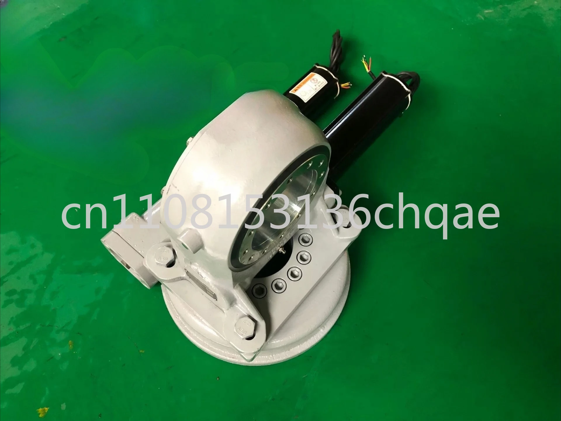 

360° Rotation Slewing Solar Tracker with Worm Gearing Arrangement 220V 380V 415V AC Motor ODM Customizable，Ratio 71:1