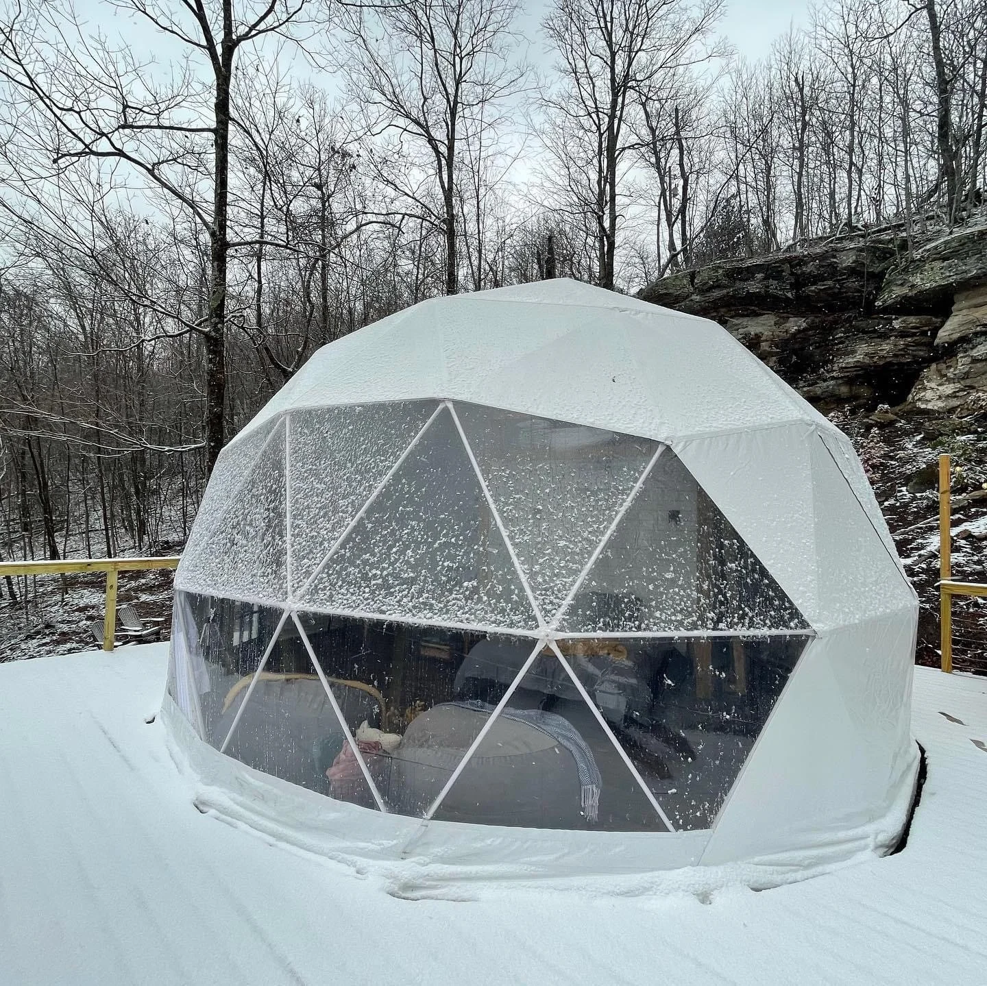 Barraca de cúpula geodésica de bola de acampamento com capa de PVC à prova d'água de inverno para hotel ao ar livre