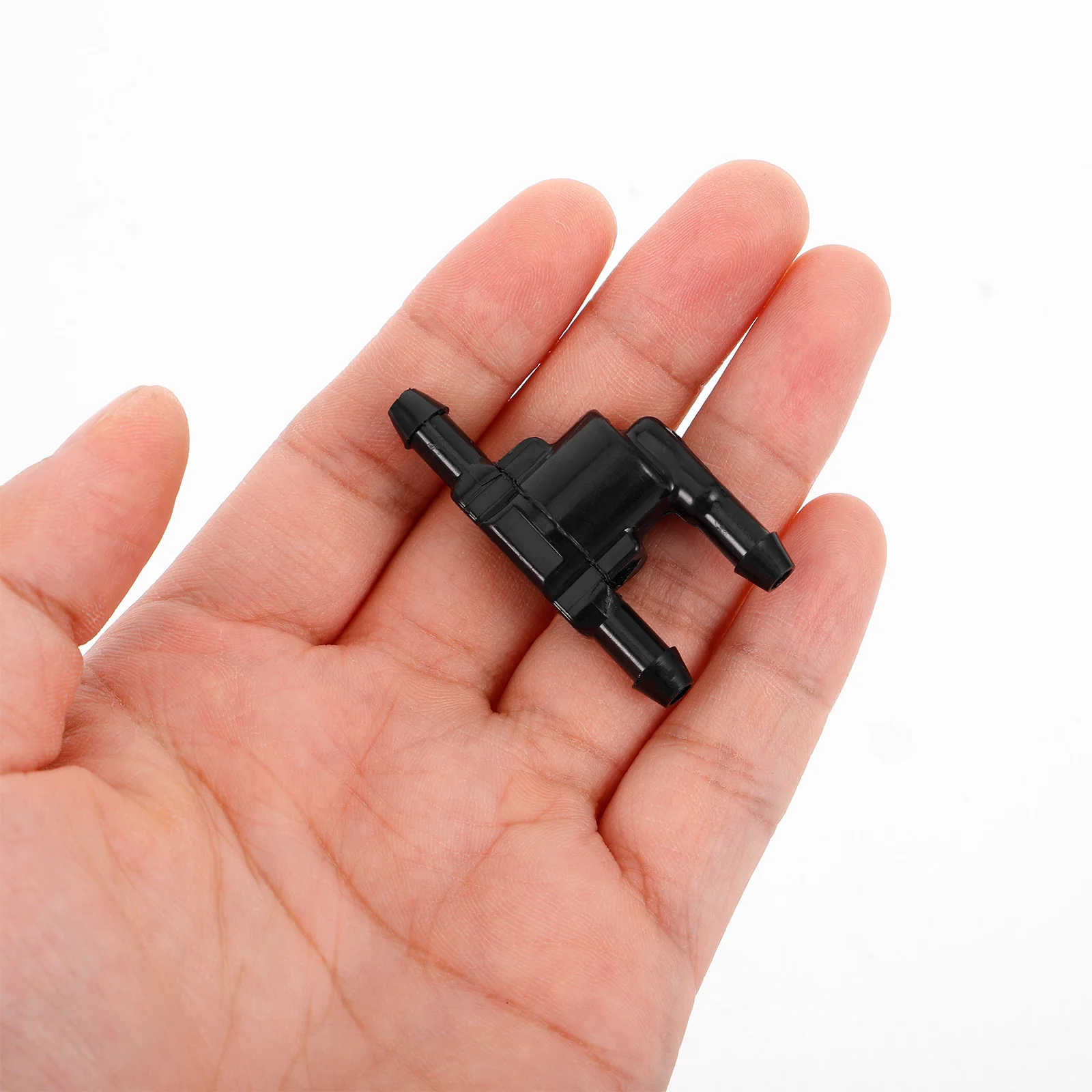 صمام فحص فوهة ممسحة الزجاج الأمامي الممتاز مع توافق خرطوم لنماذج مختلفة يضمن عدم وجود التدفق الخلفي ورذاذ متسابق