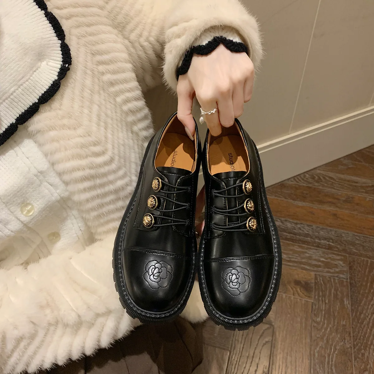 women's-shoes-2026-retro-thick-sole-thick-heel-embroidered-loafers-leather-shoes-women's-spring-and-autumn-single-shoes