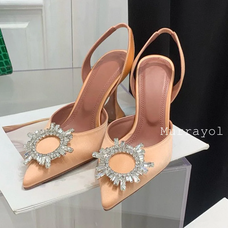 Sepatu pump Satin dekorasi kristal mode musim panas musim semi sepatu sandal warna polos tali punggung lancip wanita baru 2024