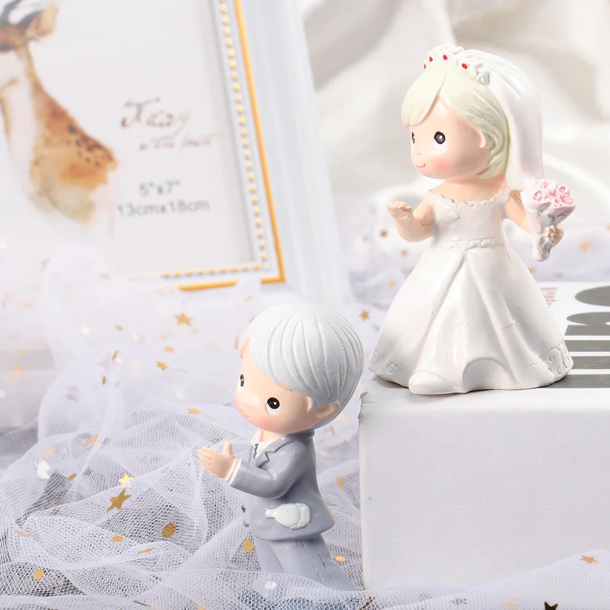 

2Pcs Bride Groom Design Resin Adornment for Wedding Cake Decorative Accessory Fine Workmanship DIY Baking Resin Cake Decoration