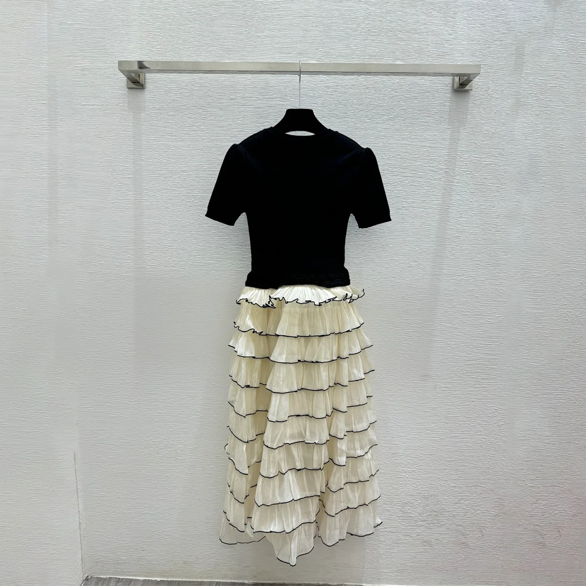 2026 high-quality women's clothing atmosphere fake two-piece knitted short sleeved patchwork multi-layer cake long skirt--hb801