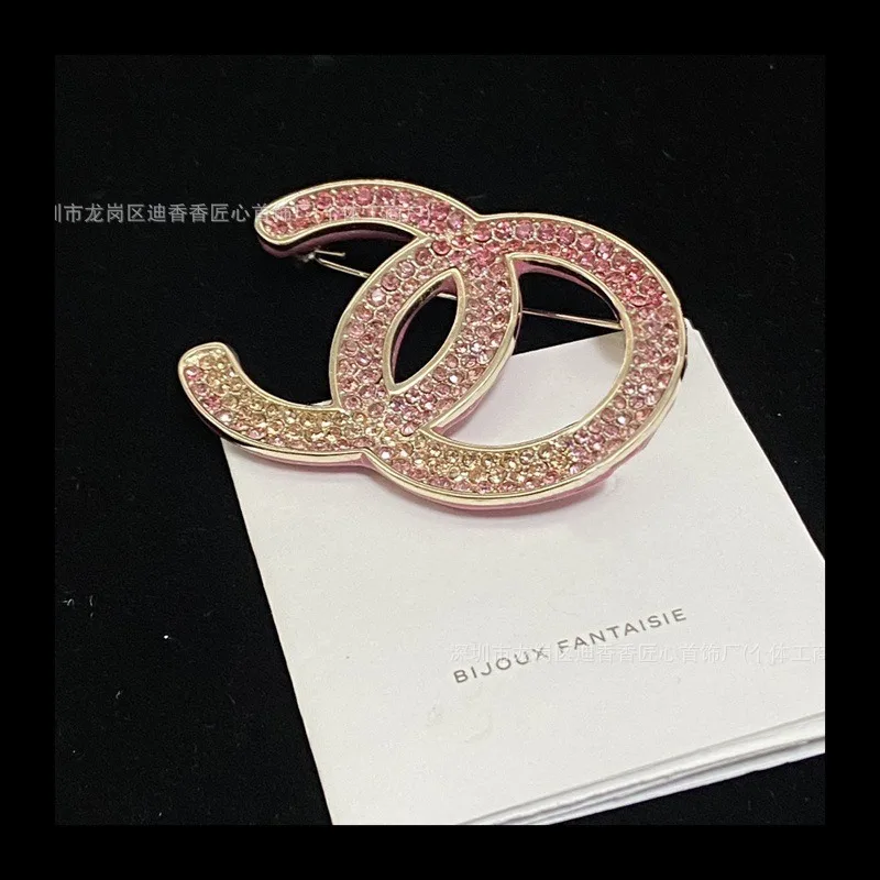 جودة عالية لقطة حقيقية زوج نسخة مزدوجة التغيير التدريجي الوردي بروش الإناث الوردي الماس المينا دبوس الإناث الزخرفية