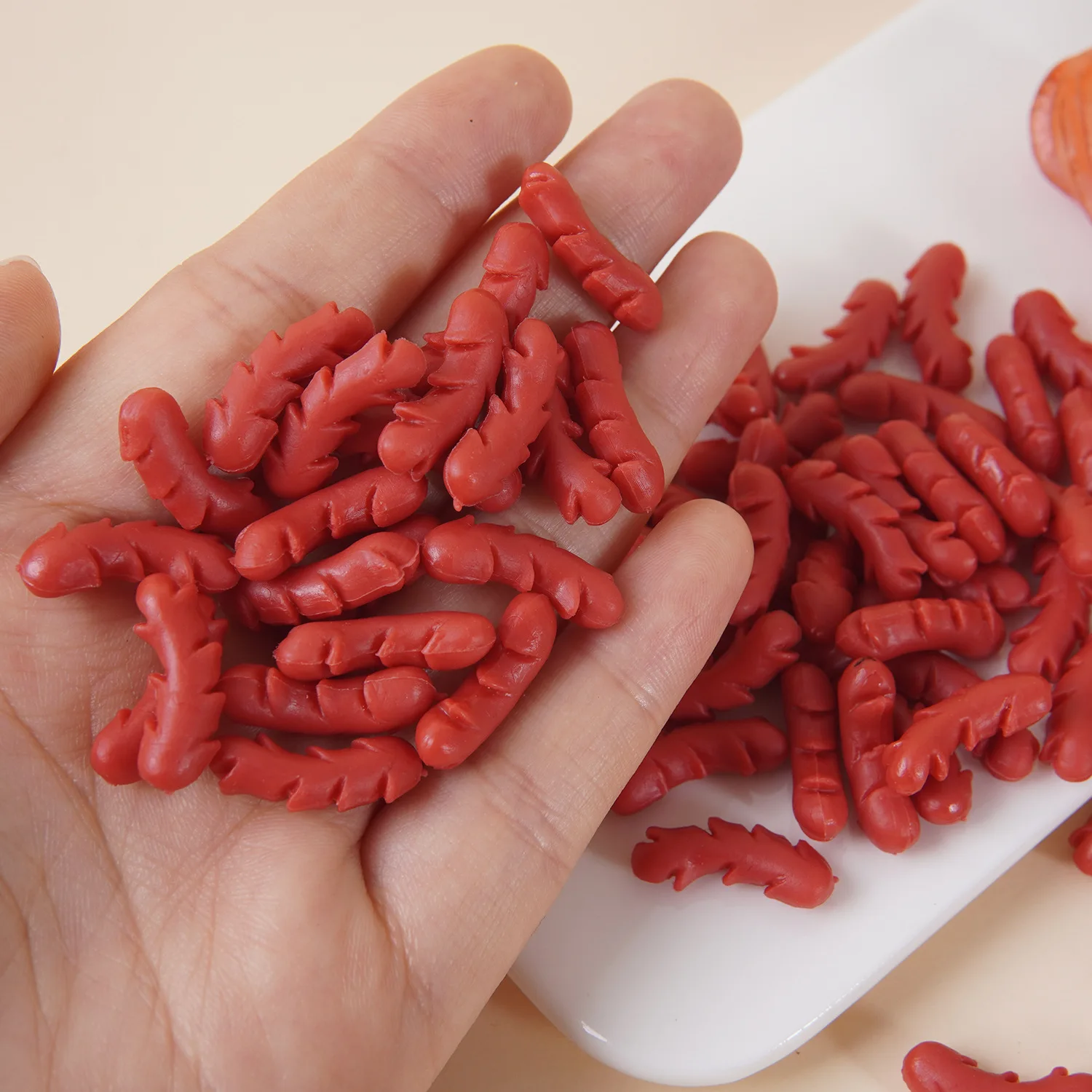 Mini salchicha de perro caliente, salchicha cortada de 2cm, modelo artesanal hecho a mano, comida de simulación en miniatura, accesorios para muñecas, comida falsa, 5 uds.