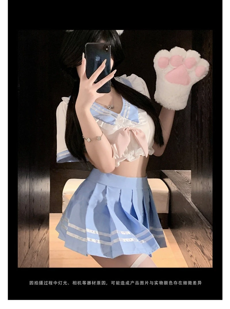 Sexy schoolstijl, zoete JK, puur studentenuniform, vrouwelijke plooirok verleidt paren op een date. Ontworpen om een speels te creëren