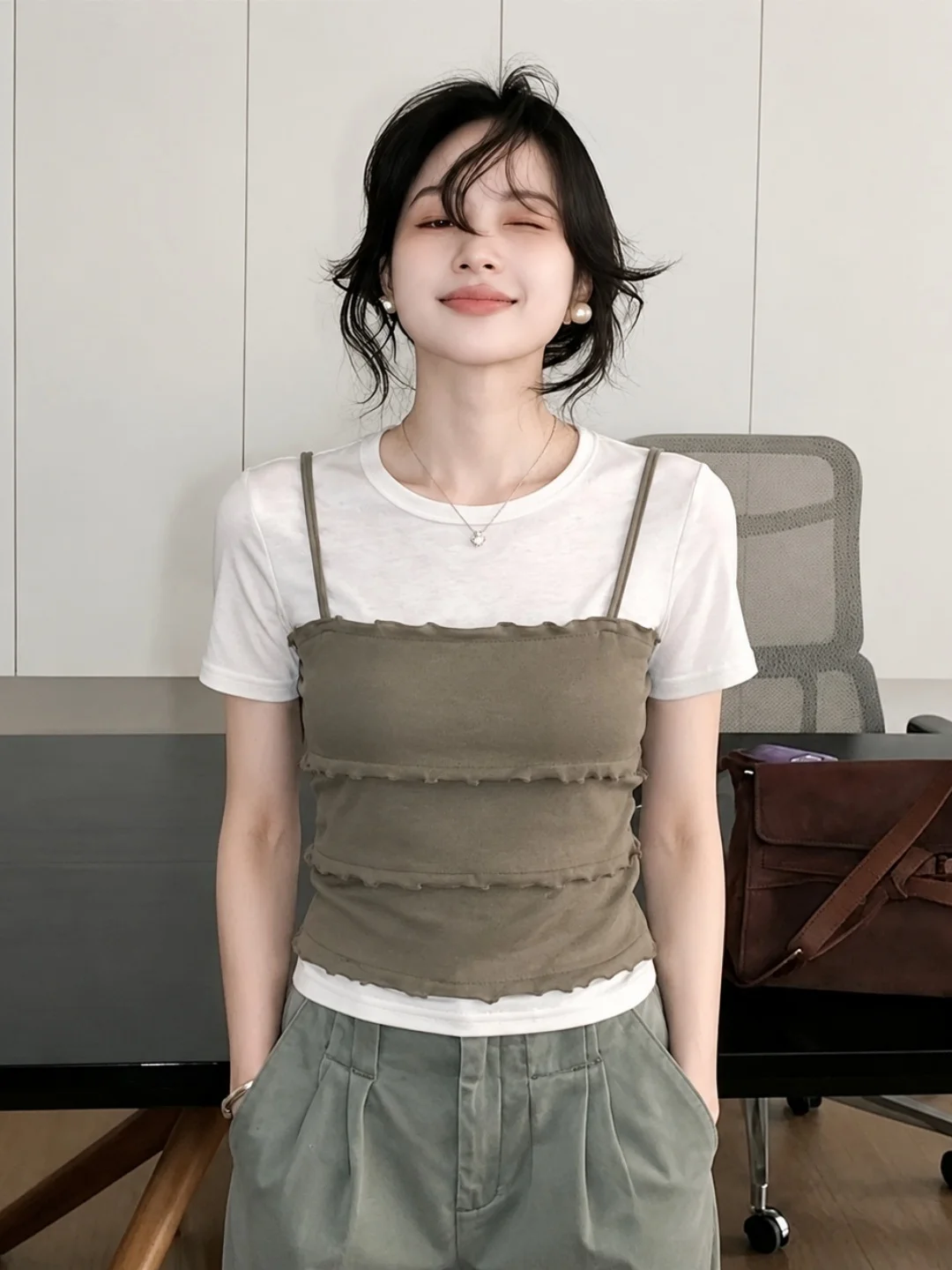 

Unique Beautiful Fake Two-Piece Fashion Short Sleeve T-Shirt round Neck Slim Fit Women's Top Korean Style Commute Silk Fabric
