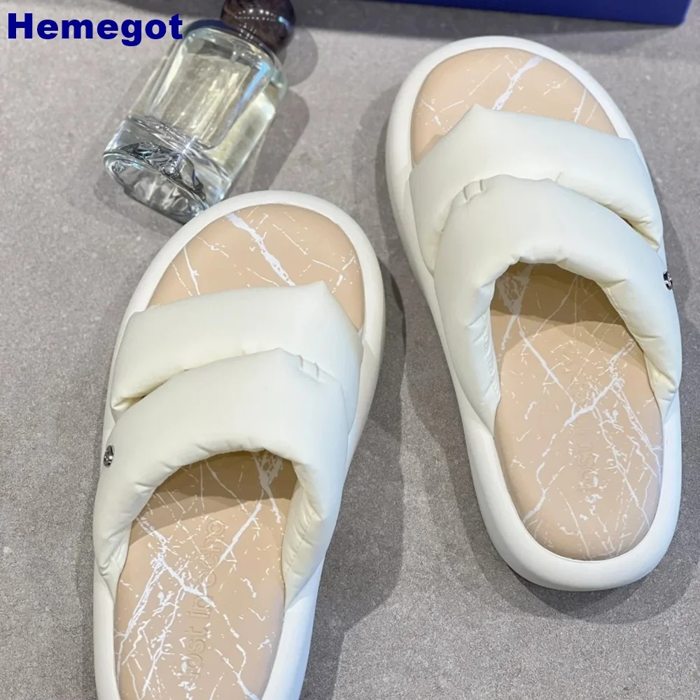 

Thick Sole Open Toe Beach Slippers Summer New Outdoor Casual Comfort Bread Slippers Slip On Fashion Ladies Street Style Slides