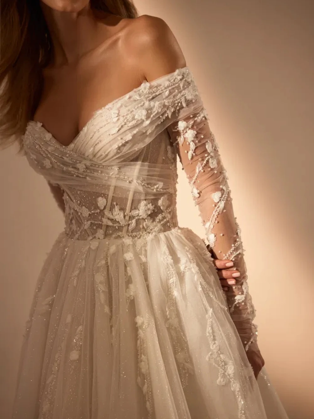 Abbagliante abito da sposa trasparente a linea A Fiori eleganti Scollo a V sexy Abito da sposa personalizzato Corsetto Cerniera posteriore Abbigliamento da sposa da sogno