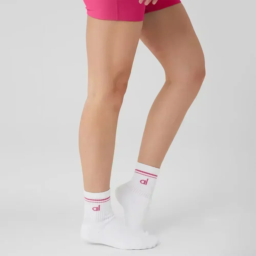 اليوغا الرجعية الجوارب القطنية مريحة الملونة الأوسط الجوارب اليوغا بيلاتيس اللياقة البدنية المرأة أربعة مواسم الرياضة اليوغا الجوارب الطويلة