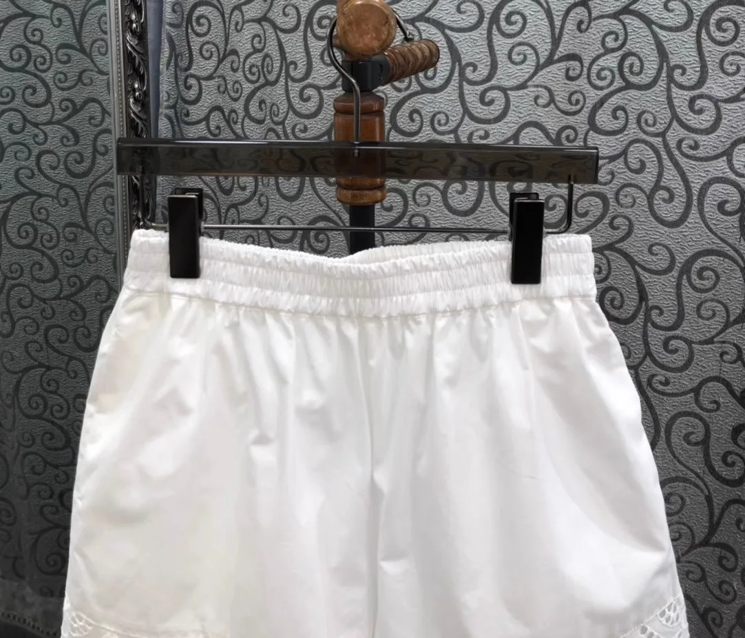 100%Cotton Shorts 2025 Summer Style Lady Elastic Waist Hollow Out Embroidery Pocket Patchwork Casual White Shorts Beach Wear