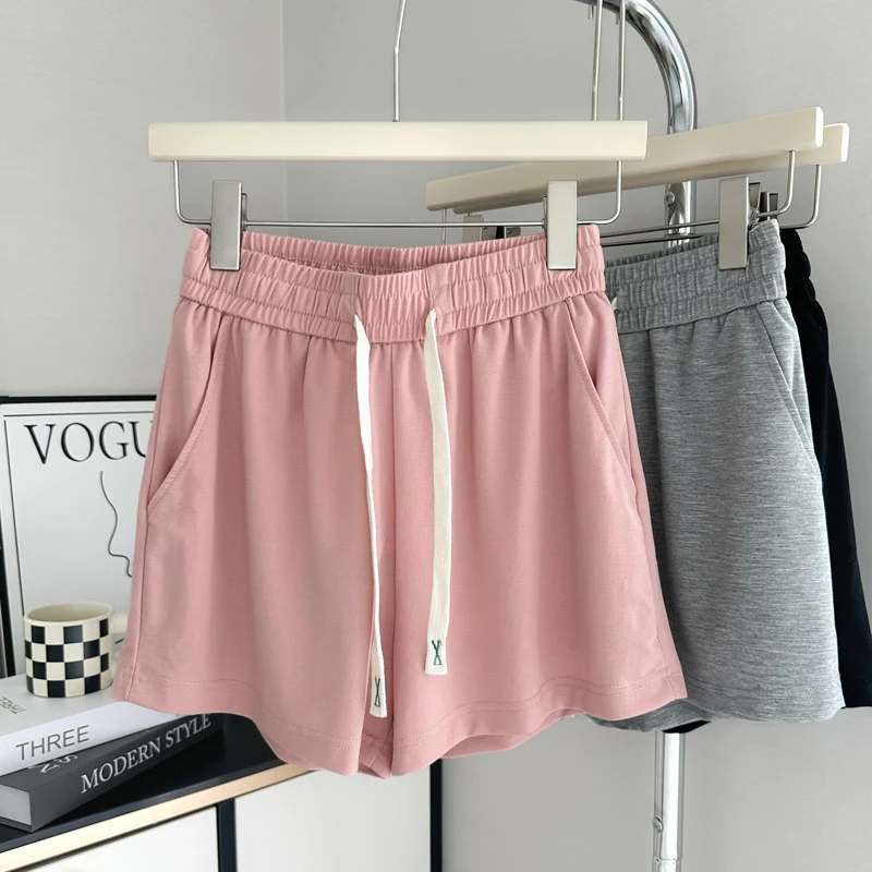 

Модные спортивные шорты для женщин: летние, повседневные, свободные, с широкими штанинами, удобные для бега, для дома, с высокой талией, из полиэстера.