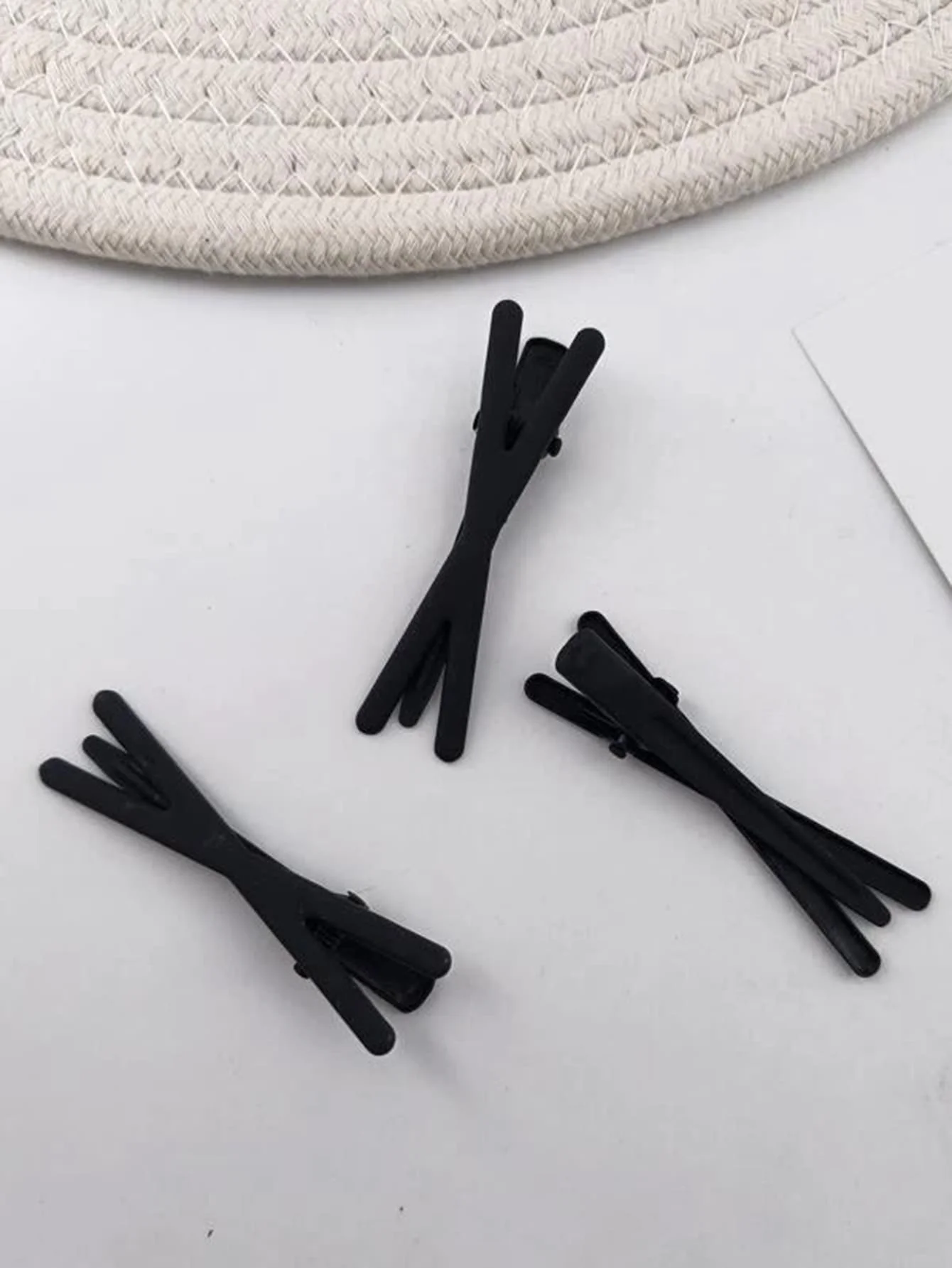 

3pcs Black X-Shaped Minimalist Alligator Hair Clips For Women Hair Accessories Barrettes Claw Clips