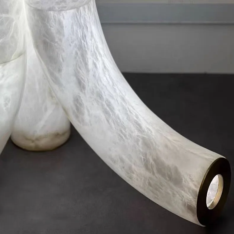 مصباح أرضي مرمر حديث من النحاس الشمالي الفاخر بثلاثة أسطوانات مصباح محطة رخامية لغرفة المعيشة في مطبخ الفندق