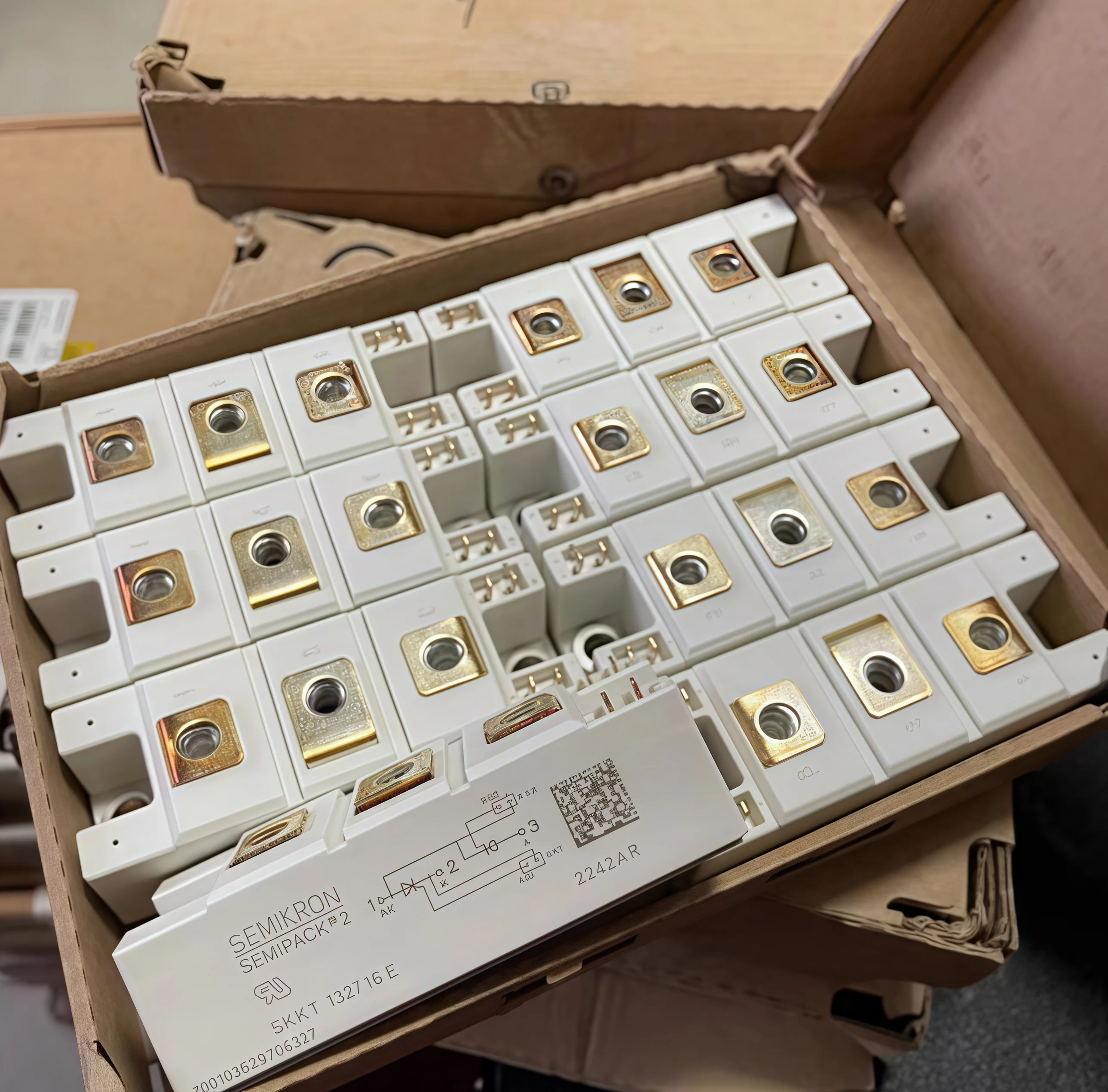 

Оригинальный тиристорный модуль Semikron SKKT132 SKKT162/16E SKKT122/12E