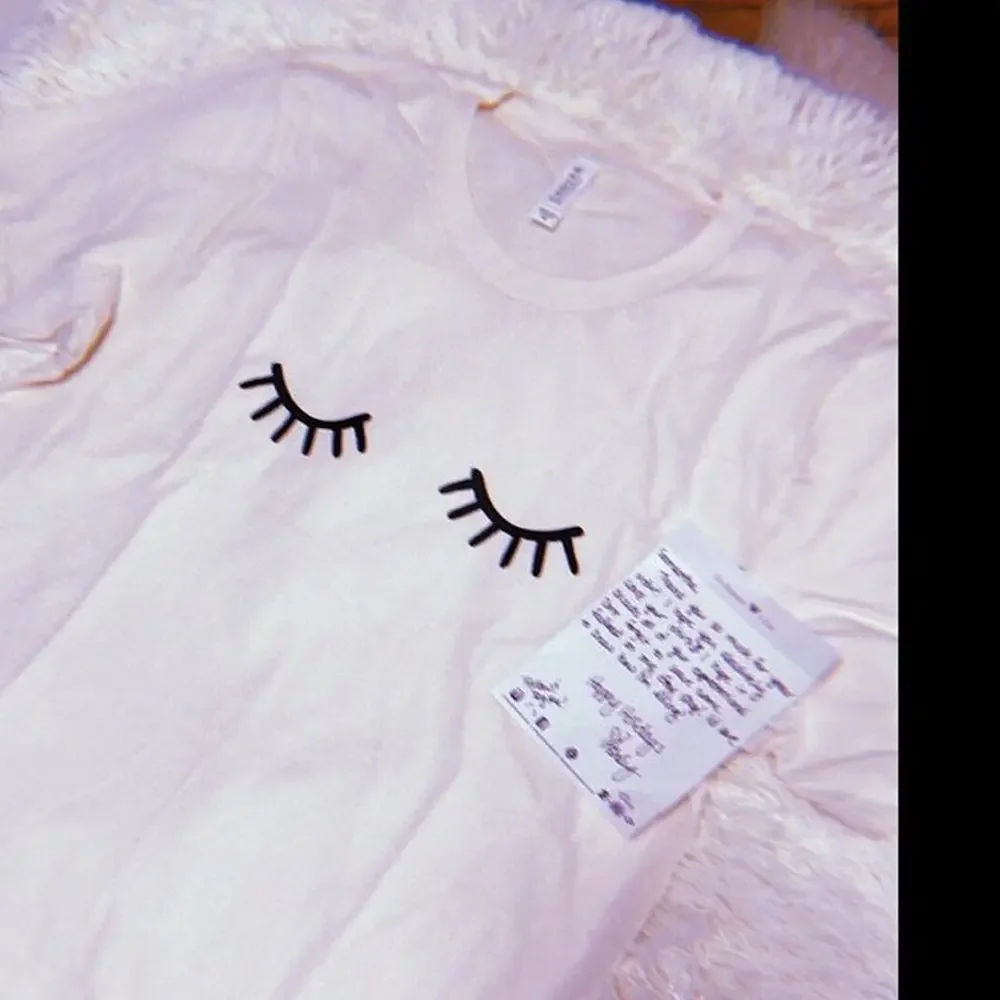 Y2k Short Sleeves Sunmmer T Shirt Women Eyelashes Shirt Funny Eyelashes T-Shirt Cute Eyelash Tee Lashes Graphic Casual Tops