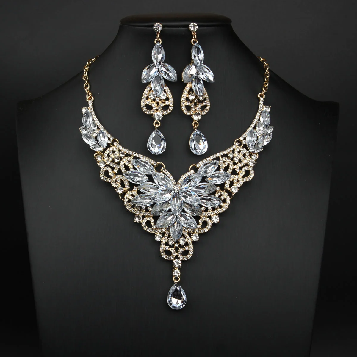 

2 pieces of colorful crystal ladies' crystal necklace and earrings set, suitable for wedding dress accessories. Wife's Gift